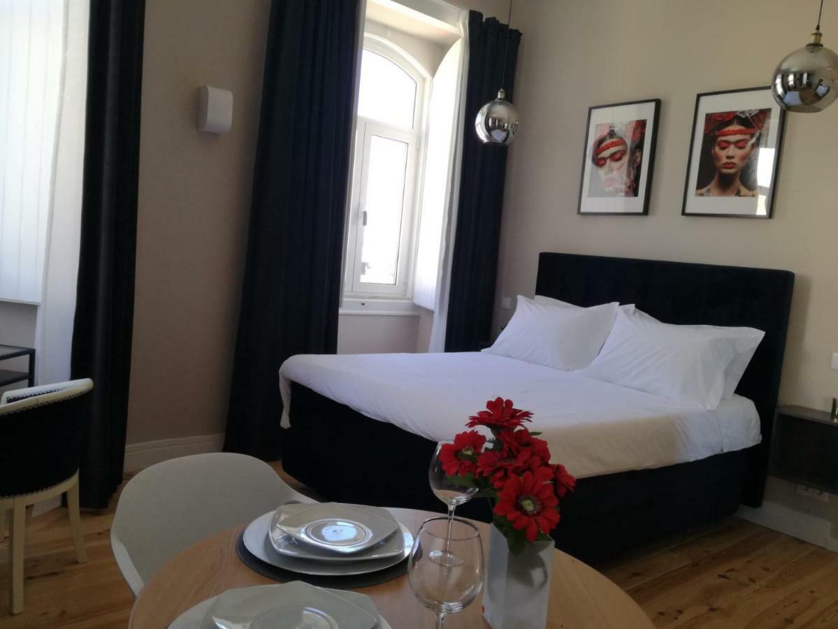 Temple Suites Guesthouse ปอร์ติเมา ภายนอก รูปภาพ