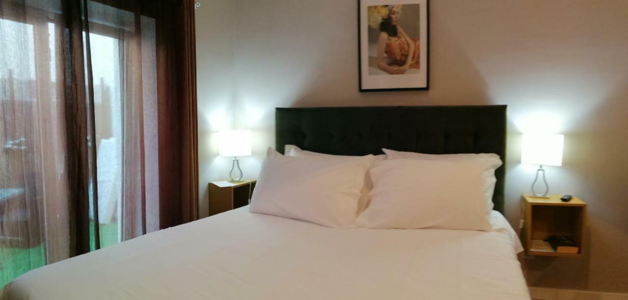 Temple Suites Guesthouse ปอร์ติเมา ภายนอก รูปภาพ